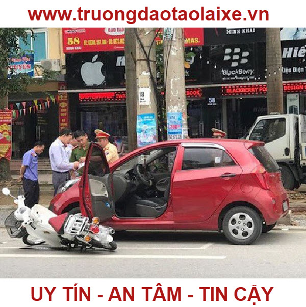 Mức xử phạt với hành vi mở cửa xe không đúng quy định