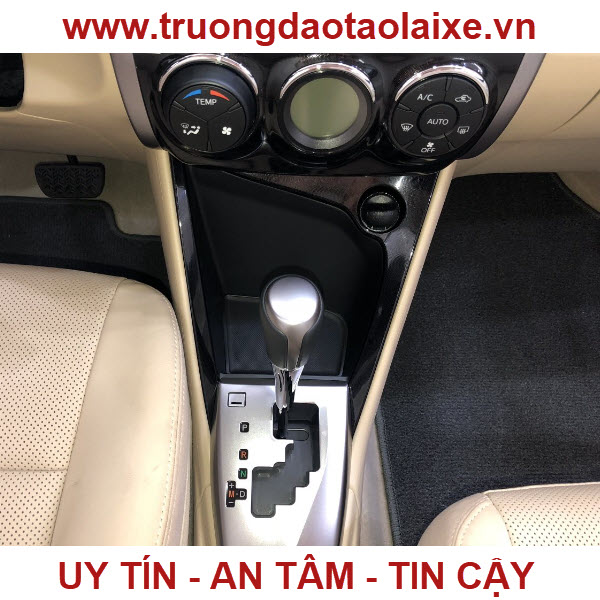 10 kinh nghiệm lái xe số tự động an toàn mà ai cũng phải nhớ