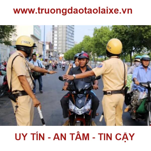 Những điều cảnh sát giao thông không được làm bạn cần biết